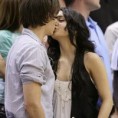 /album/obrazky/zac-efron-vanessa-kiss-0-0-0x0-432x432-jpeg/